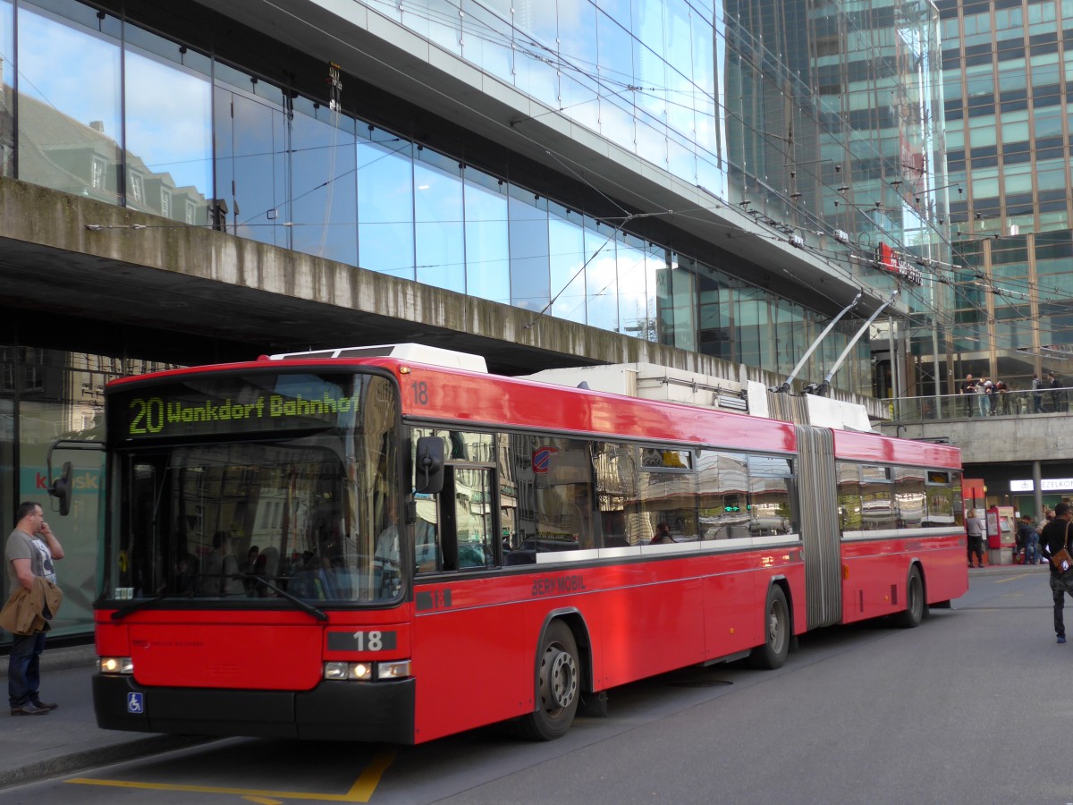 (151'011) - Bernmobil, Bern - Nr. 18 - NAW/Hess Gelenktrolleybus am 28. Mai 2014 beim Bahnhof Bern