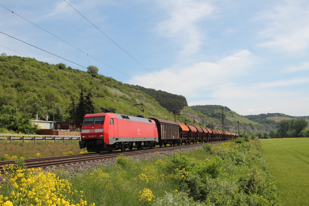 152 007-1 am 15. Mai 2015 bei Karlstadt am Main.