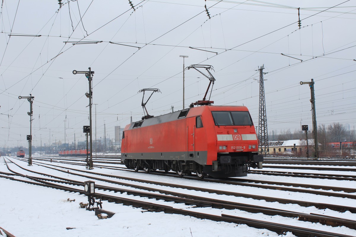 152 008-9 beim rangieren am 27. Mrz 2013 im Rangierbahnhof Mnchen-Ost.