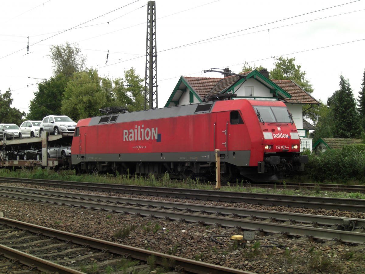 152 063-4 auf dem Ausweichgleis des Bahnhof von Prien am Chiemsee am 14. September 2009.