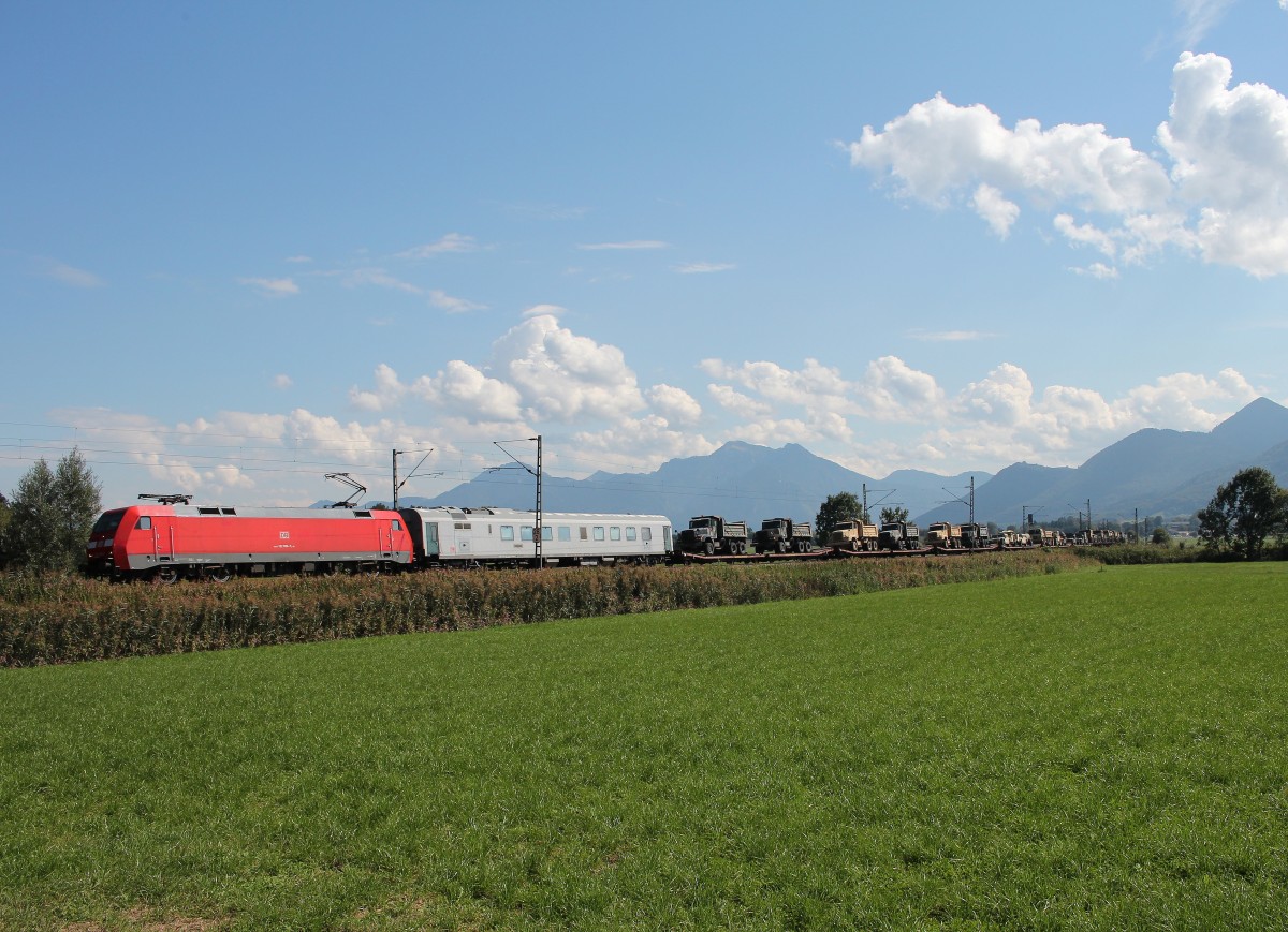 152 090-7 mit einem Militrzug am 11. September 2015 bei Weisham.