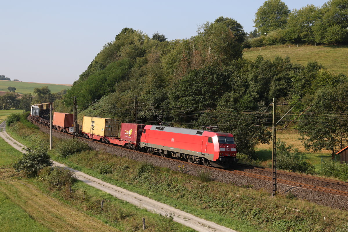 152 166 mit einem Containerzug am 27. August 2019 bei Hermannspiegel.