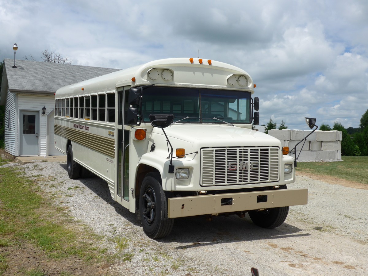 (152'944) - Nappanee Missionary Church, Nappanee - B173B - GMC/Bluebird (ex Schulbus) am 16. Juli 2014 in Nappanee, Church