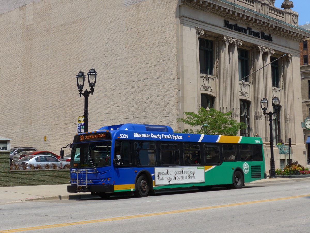 (153'058) - MCTS Milwaukee - Nr. 5324/83'532 - New Flyer am 17. Juli 2014 in Milwaukee