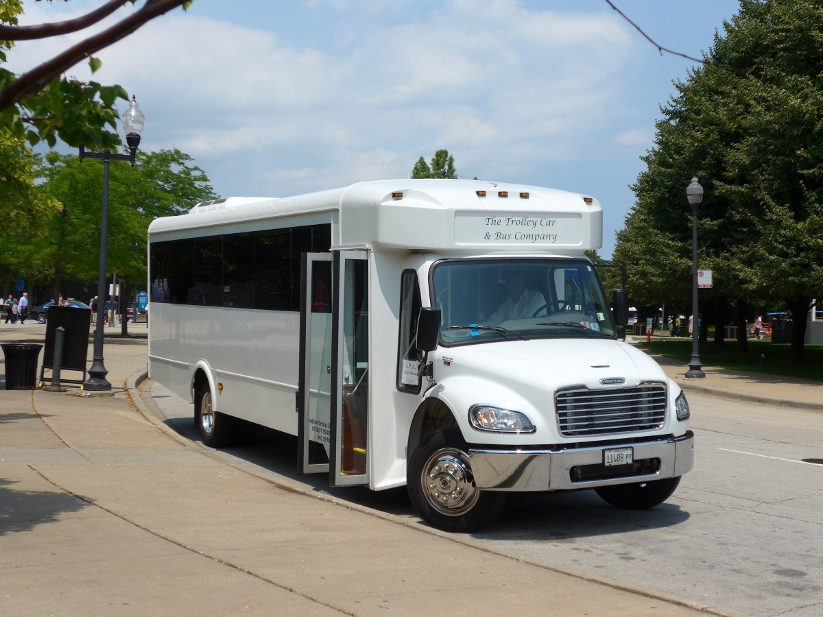 (153'181) - Trolley Car&Bus, Bensenville - 11'408 PT - Freightliner am 18. Juli 2014 in Chicago Navy Pier