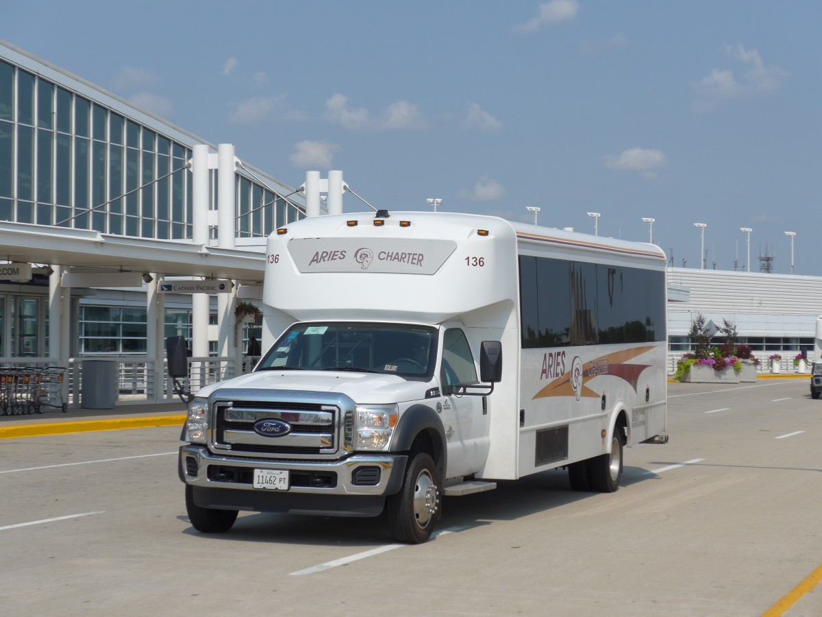 (153'345) - Aries Charter, Chicago - Nr. 136/11'462 PT - Ford am 20. Juli 2014 in Chicago, Airport O'Hare