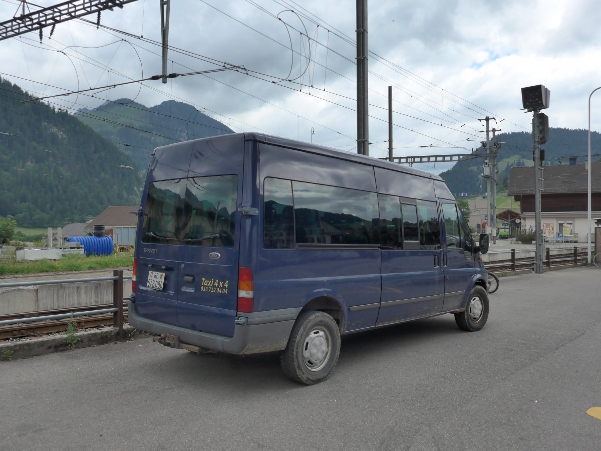 (153'501) - Ueltschi, Zweisimmen - BE 672'080 - Ford am 27. Juli 2014 beim Bahnhof Zweisimmen