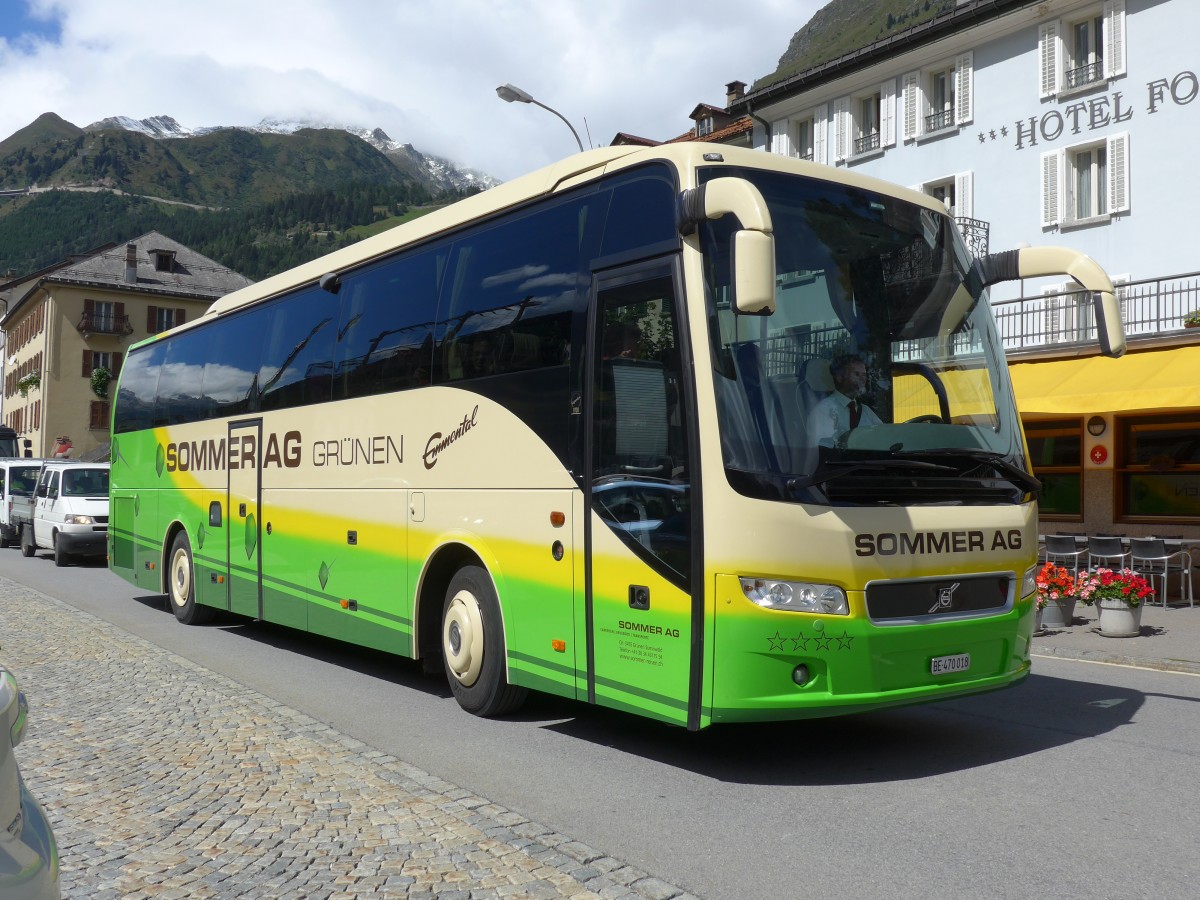 (154'788) - Sommer, Grnen - BE 470'018 - Volvo am 1. September 2014 beim Bahnhof Airolo