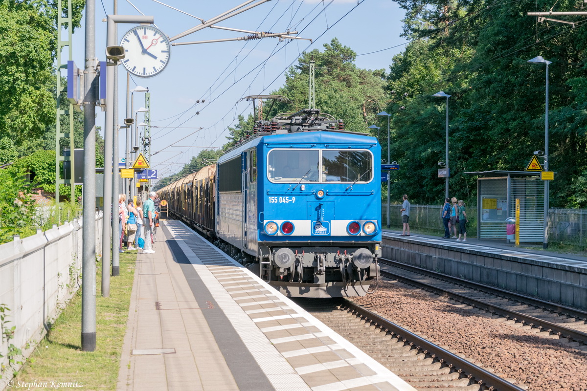 155 045-9 (155 238-9) IntEgro Verkehr GmbH mit einem Holzzug, bei der Durchfahrt in Fangschleuse und fuhr weiter in Richtung Berlin. 01.08.2015