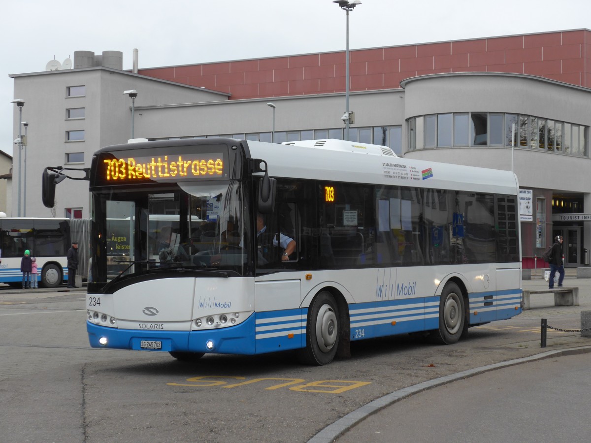 (155'920) - WilMobil, Wil - Nr. 234/SG 245'702 - Solaris am 22. Oktober 2014 beim Bahnhof Wil