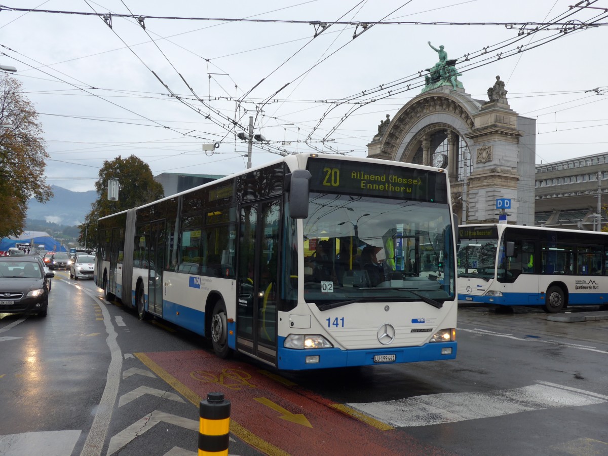 (156'043) - VBL Luzern - Nr. 141/LU 199'441 - Mercedes am 25. Oktober 2014 beim Bahnhof Luzern