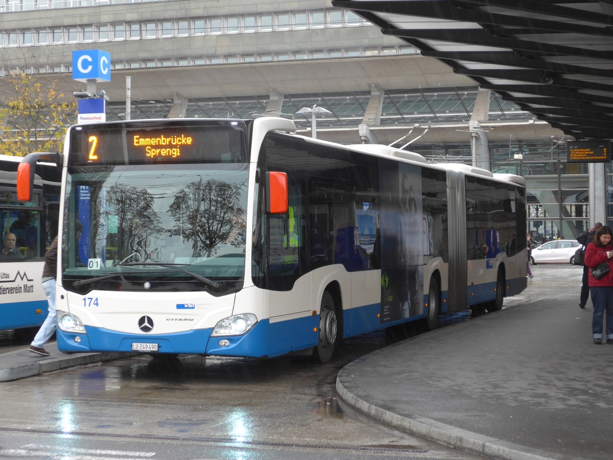 (156'047) - VBL Luzern - Nr. 174/LU 249'490 - Mercedes am 25. Oktober 2014 beim Bahnhof Luzern