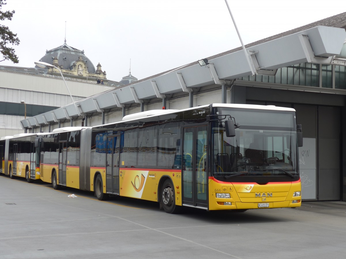 (156'118) - PostAuto Bern - Nr. 666/BE 615'371 - MAN am 26. Oktober 2014 in Bern, Postautostation