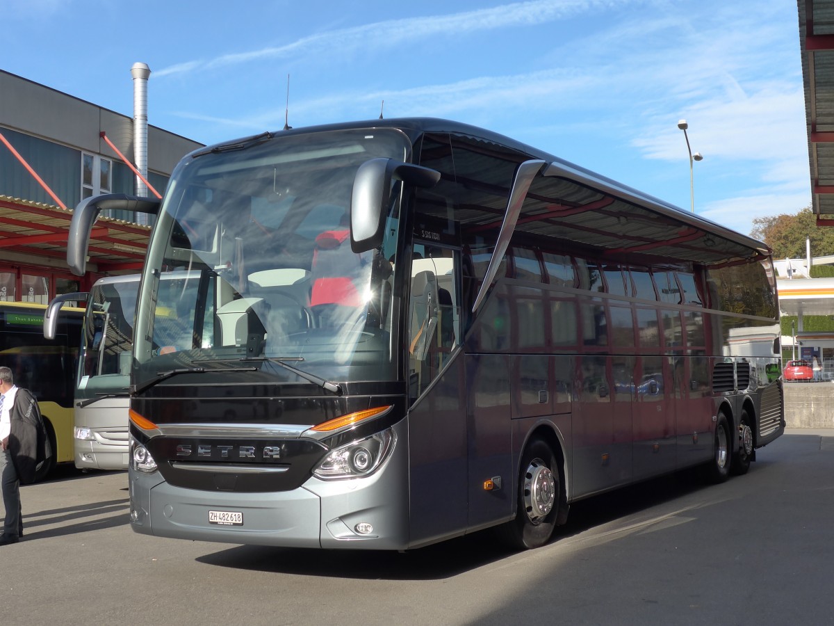 (156'472) - EvoBus, Kloten - ZH 482'618 - Setra am 7. November 2014 in Kloten, EvoBus