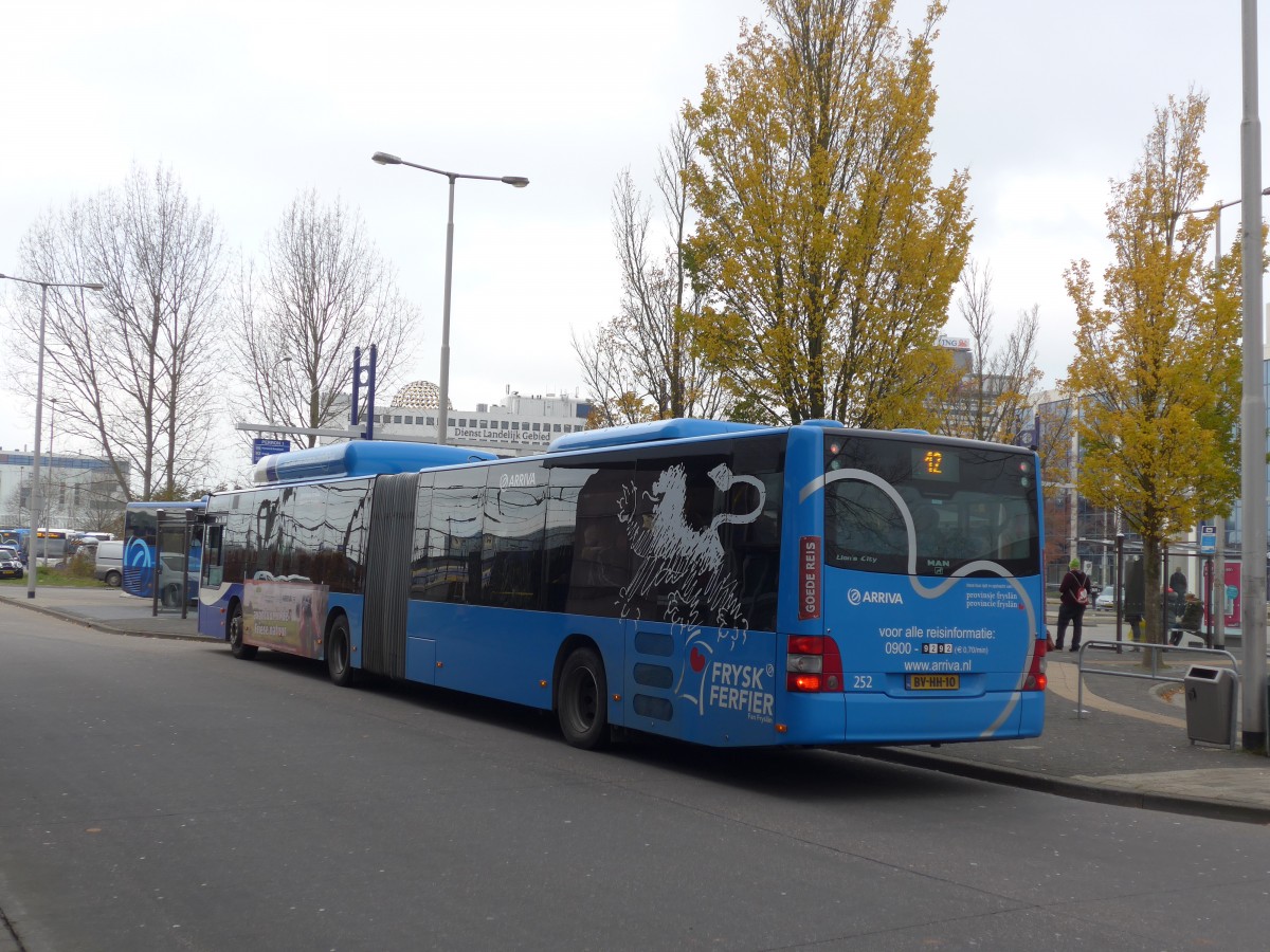 (156'778) - ARRIVA - Nr. 252/BV-HH-10 - MAN am 19. November 2014 beim Bahnhof Leeuwarden