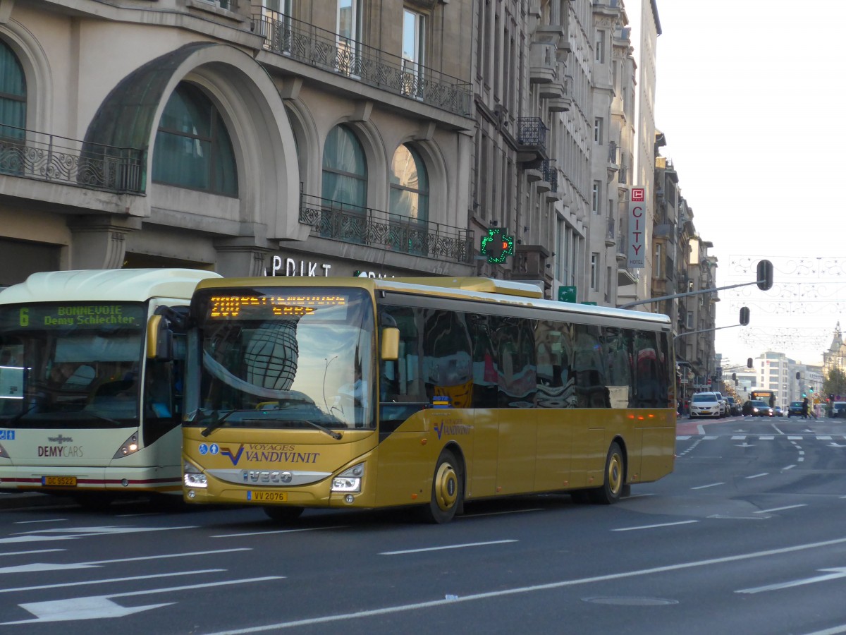 (157'371) - Vandivinit, Ellange - VV 2076 - Iveco am 22. November 2014 beim Bahnhof Luxembourg