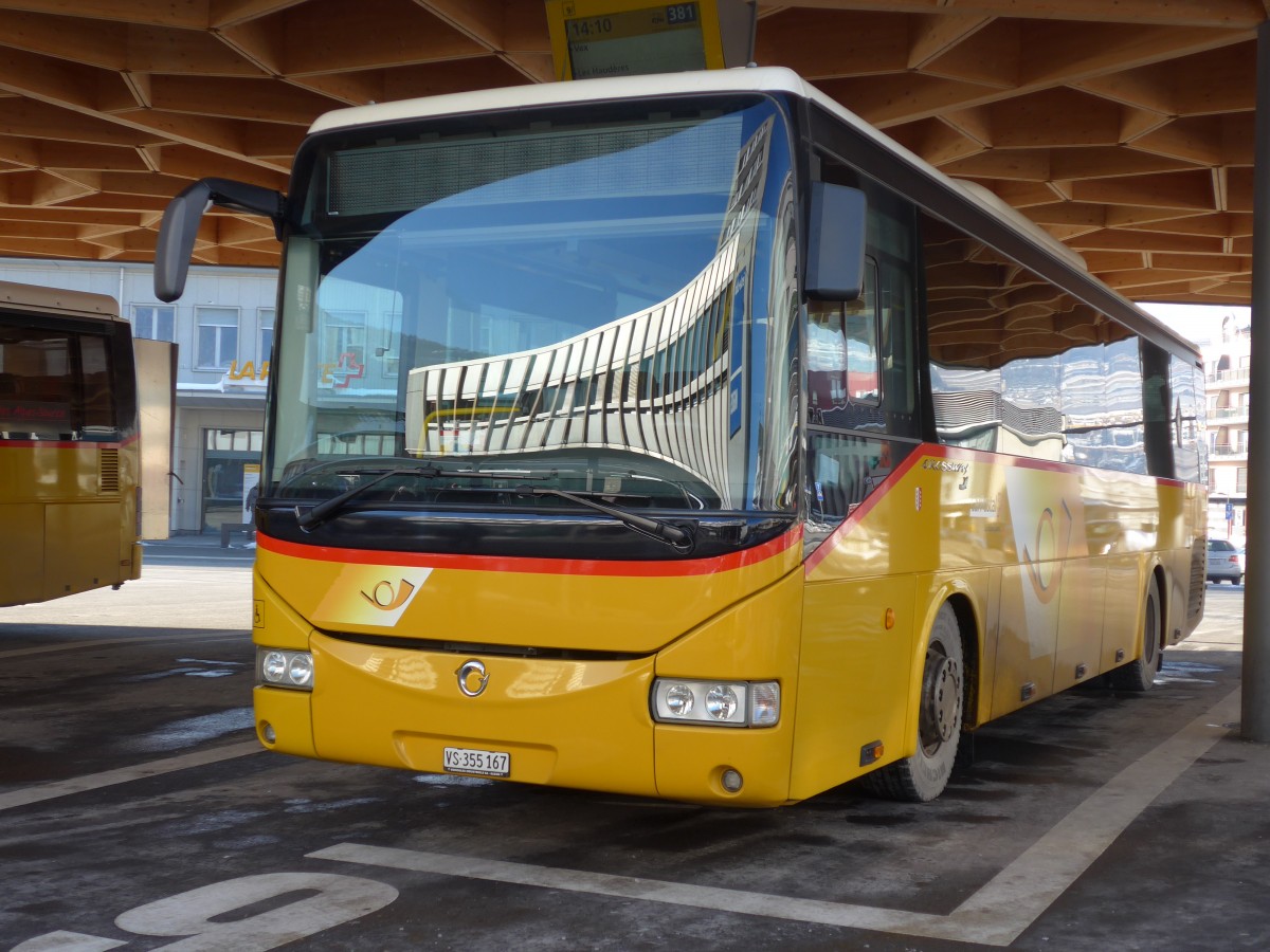 (158'075) - PostAuto Wallis - Nr. 5/VS 355'167 - Irisbus am 1. Januar 2015 beim Bahnhof Sion