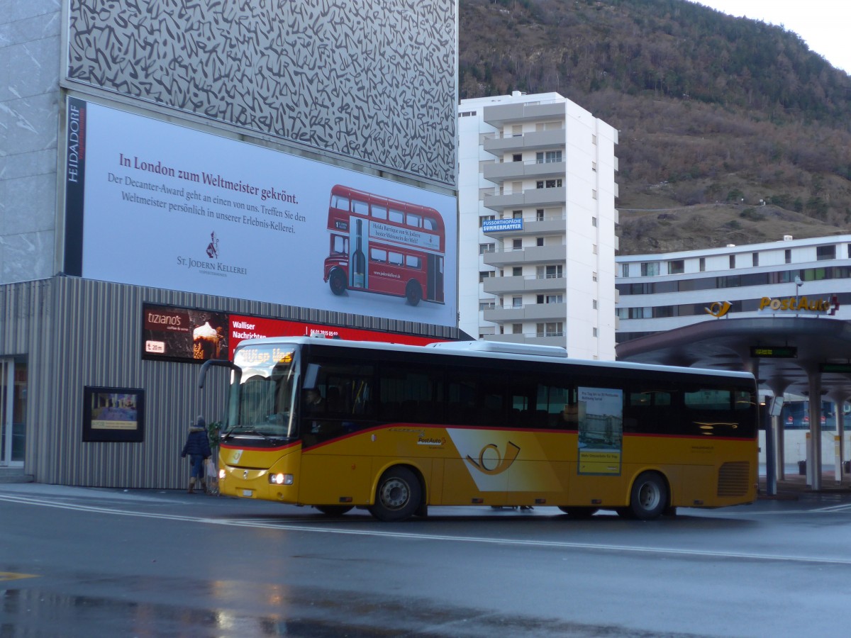 (158'223) - BUS-trans, Visp - VS 372'637 - Irisbus am 4. Januar 2015 beim Bahnhof Visp