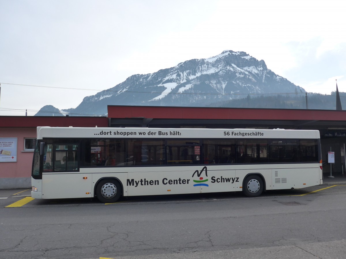 (159'242) - AAGS Schwyz - Nr. 20/SZ 10'120 - Mercedes/Hess am 17. Mrz 2015 beim Bahnhof Brunnen