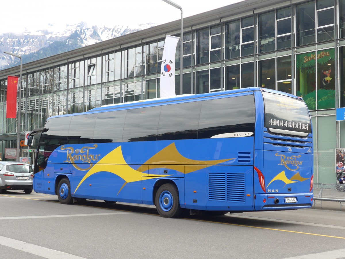 (160'043) - Aus Tschechien: Reina Tour, Praha - 3AM 9482 - MAN/Beulas am 26. April 2015 beim Bahnhof Interlaken Ost