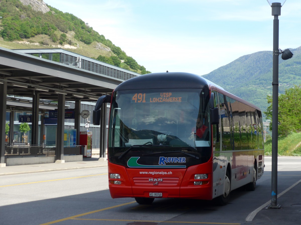 (160'456) - Ruffiner, Turtmann - VS 95'740 - MAN (ex Thsac, D-Windischleuba) am 10. Mai 2015 beim Bahnhof Leuk