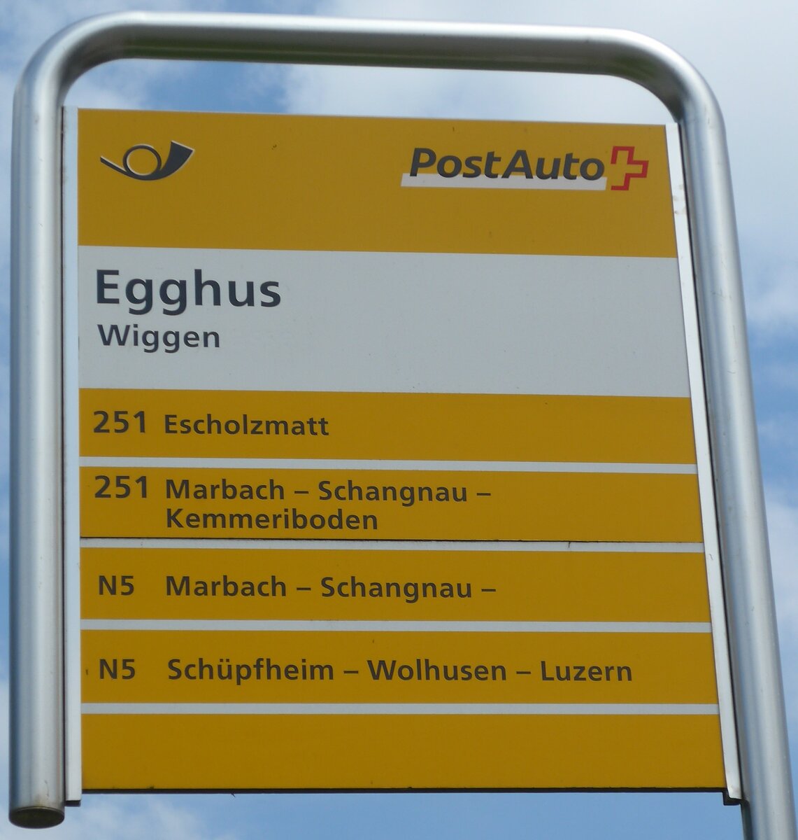 (160'952) - PostAuto-Haltestellenschild - Wiggen, Egghus - am 24. Mai 2015