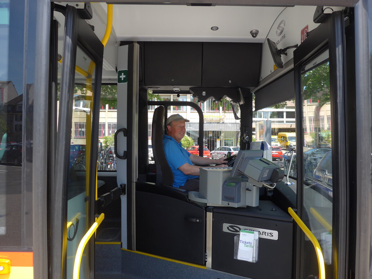 (161'339) - CarPostal Ouest - VD 265'615 - Solaris am 28. Mai 2015 beim Bahnhof Yverdon (Innenaufnahme)