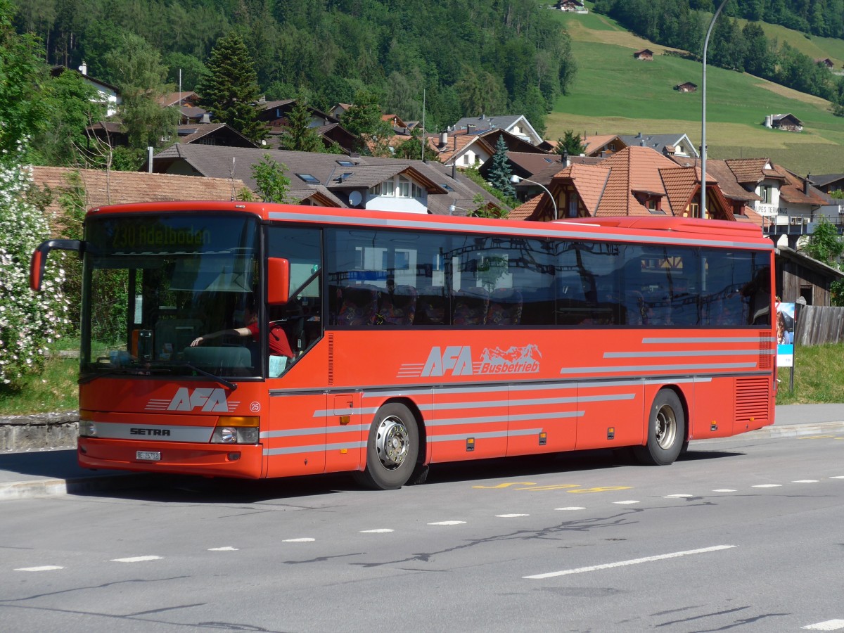 (161'947) - AFA Adelboden - Nr. 25/BE 26'702 - Setra (ex Nr. 12) am 7. Juni 2015 beim Bahnhof Frutigen