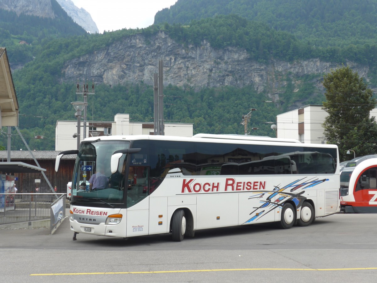 (161'985) - Koch, Giswil - OW 10'298 - Setra am 8. Juni 2015 beim Bahnhof Meiringen