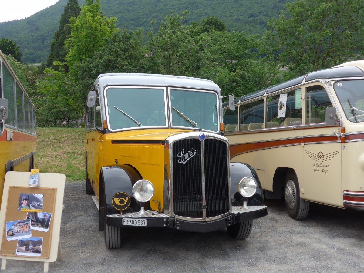 (162'209) - Schlapp, Cottens - FR 300'537 - Saurer/Saurer (ex SATEG, Lausanne; ex P 23'086; ex P 2138) am 20. Juni 2015 in Aigle, Saurertreffen