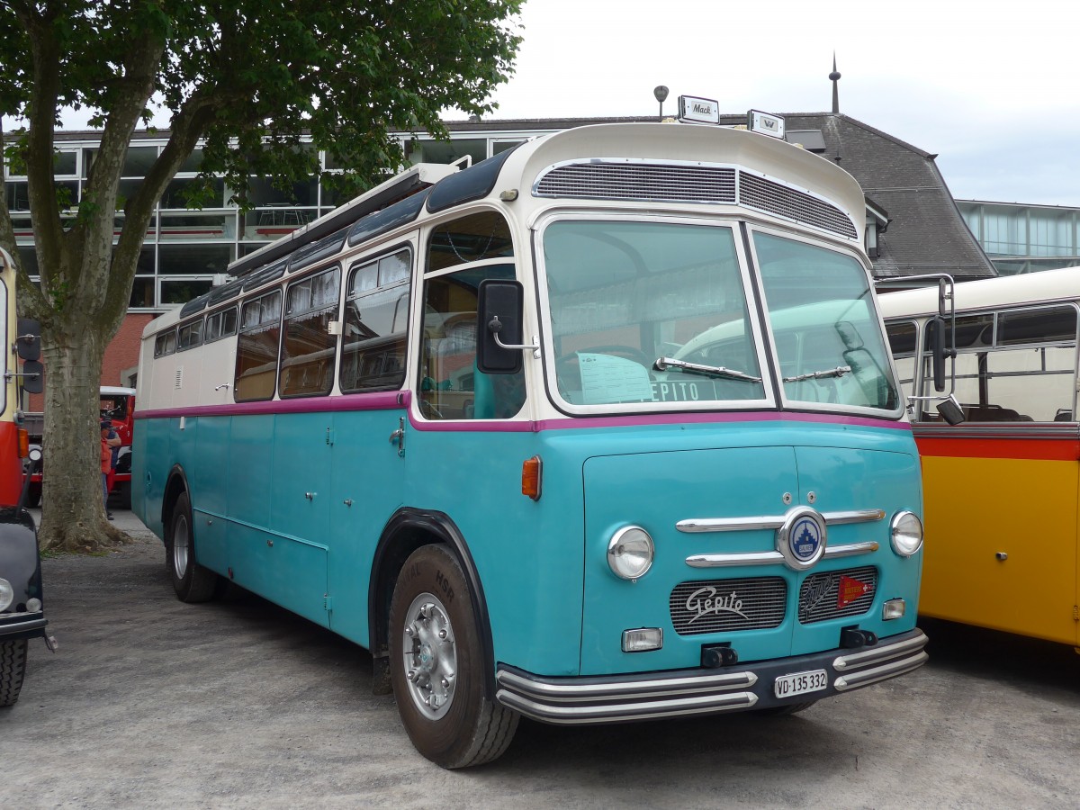 (162'217) - Pittet, Aigle - VD 135'332 - Saurer/Saurer (ex M+79'518; ex P 24'137) am 20. Juni 2015 in Aigle, Saurertreffen