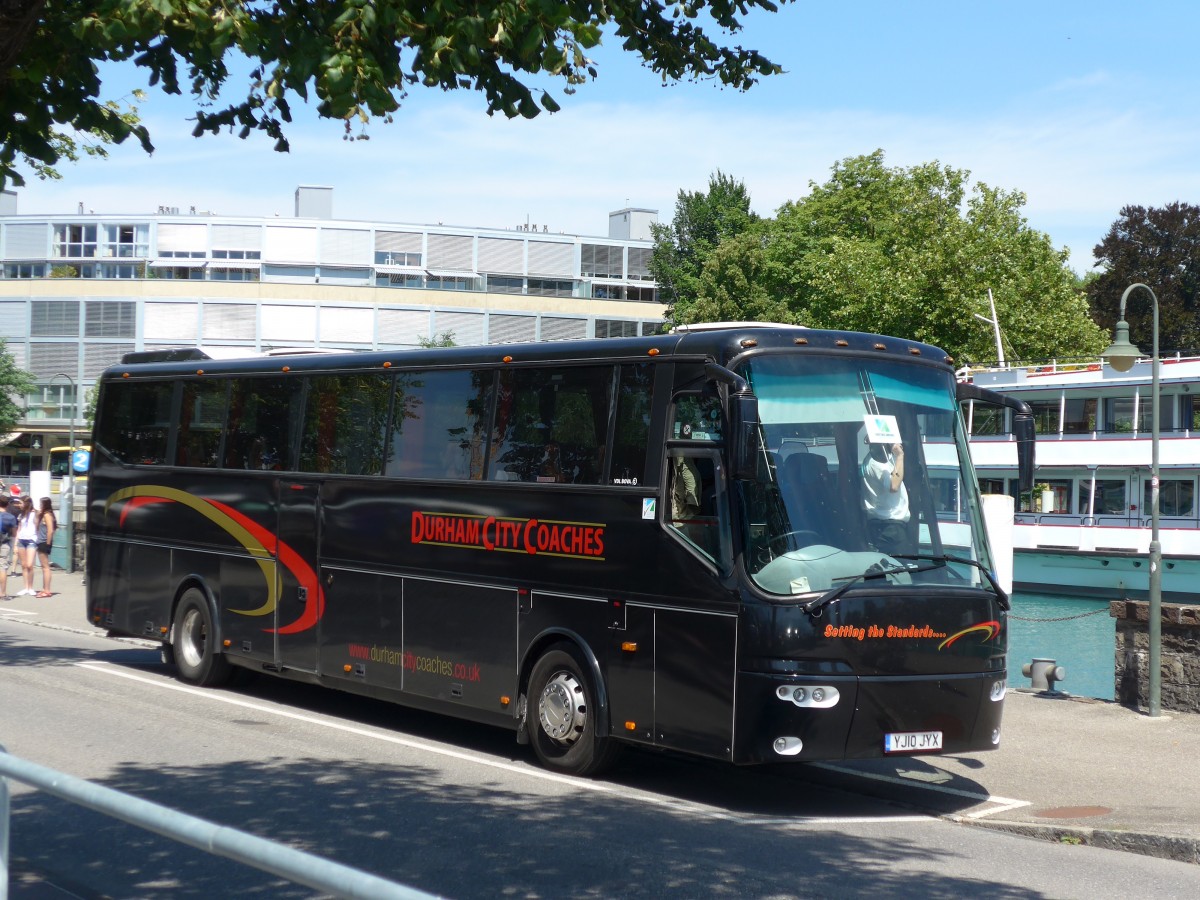 (163'189) - Aus England: Durham City Coaches, Durham - YJ10 JYX - Bova am 31. Juli 2015 bei der Schifflndte Thun