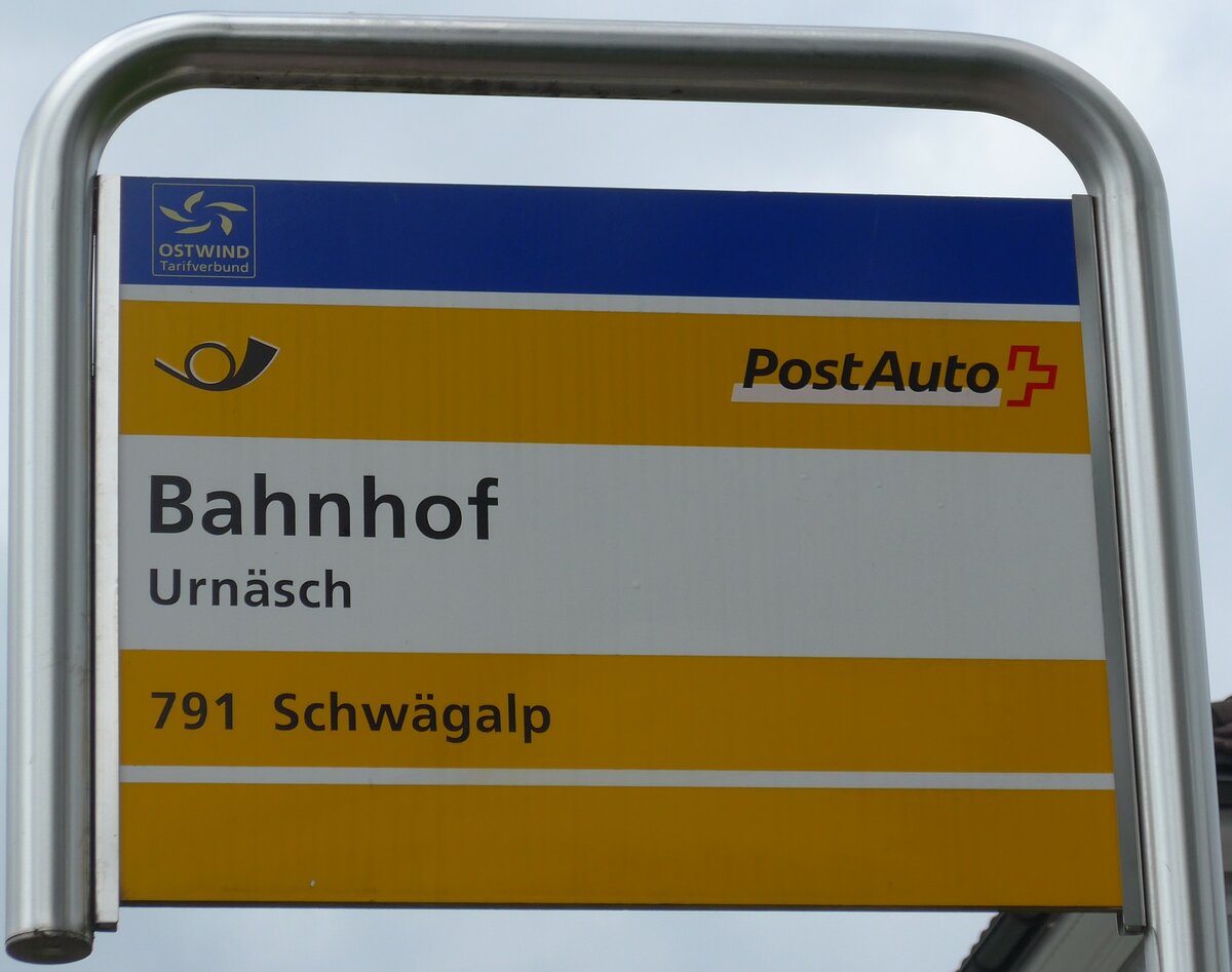 (163'211) - PostAuto-Haltestellenschild - Urnsch, Bahnhof - am 2. August 2015