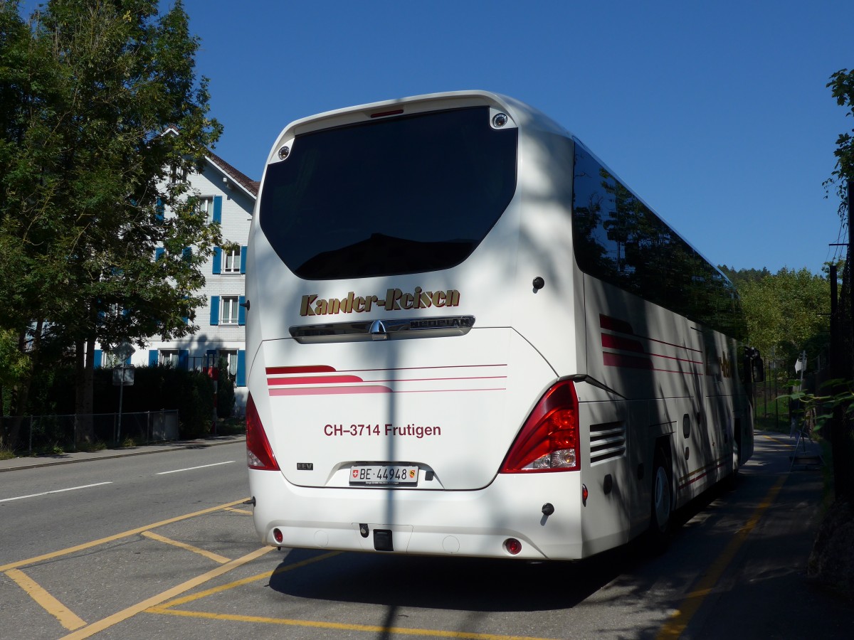 (164'364) - Kander-Reisen, Frutigen - Nr. 2/BE 44'948 - Neoplan am 31. August 2015 in Goldau, Tierpark