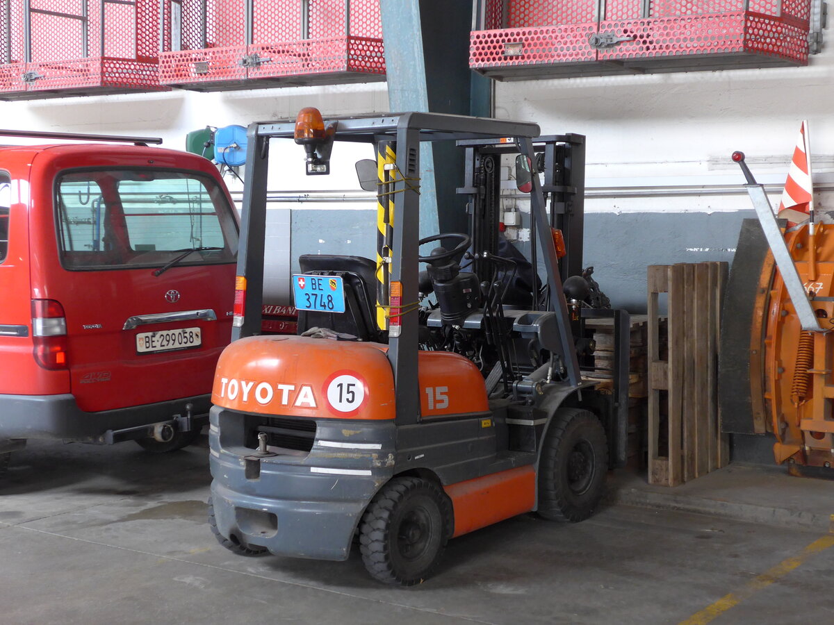 (164'428) - AFA Adelboden - BE 3748 - Toyota Gabelstapler am 6. September 2015 im Autobahnhof Adelboden