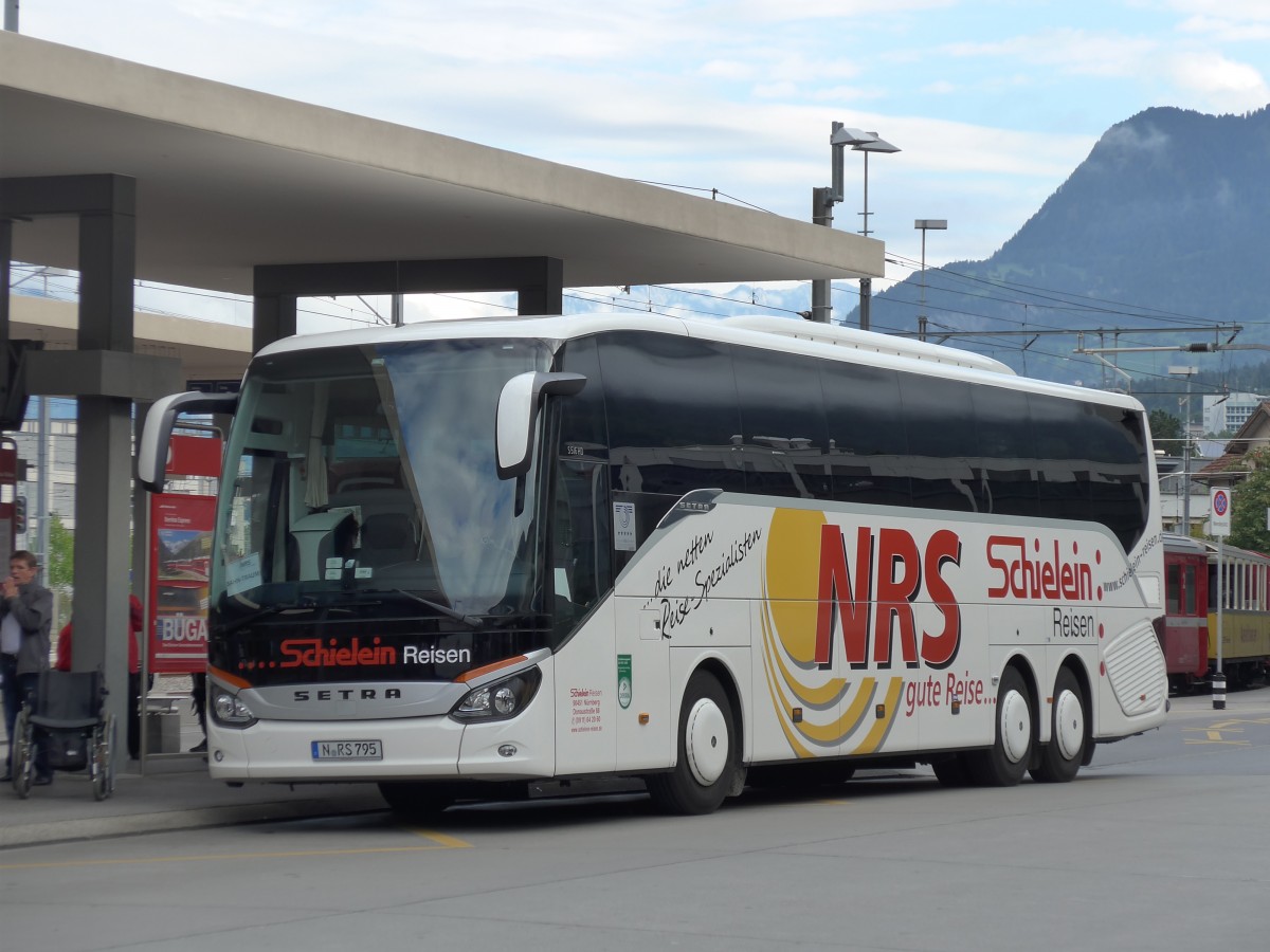 (165'214) - Aus Deutschland: Schielein, Nrnberg - N-RS 795 - Setra am 19. September 2015 beim Bahnhof Chur