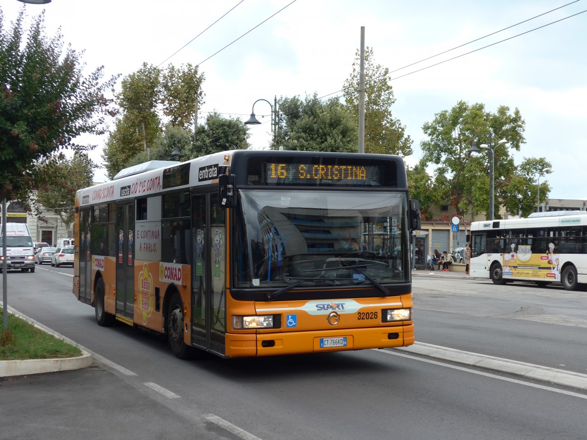 (165'804) - START Cesena - Nr. 32'026/CT-766 KD - Irisbus am 25. September 2015 beim Bahnhof Rimini