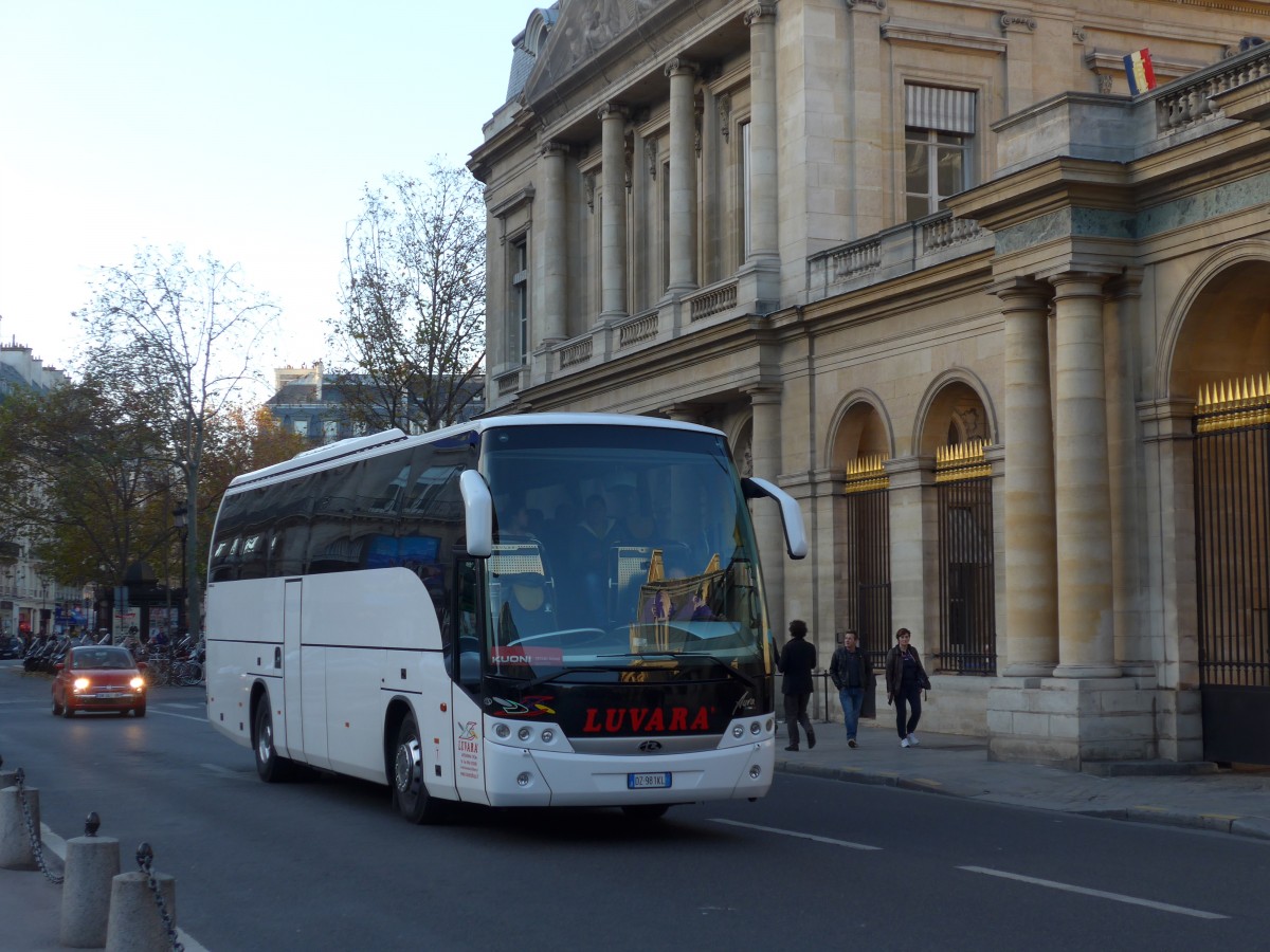 (166'715) - Aus Italien: Luvara', Antonimina - DZ-981 KL - Beulas am 15. November 2015 in Paris, Louvre