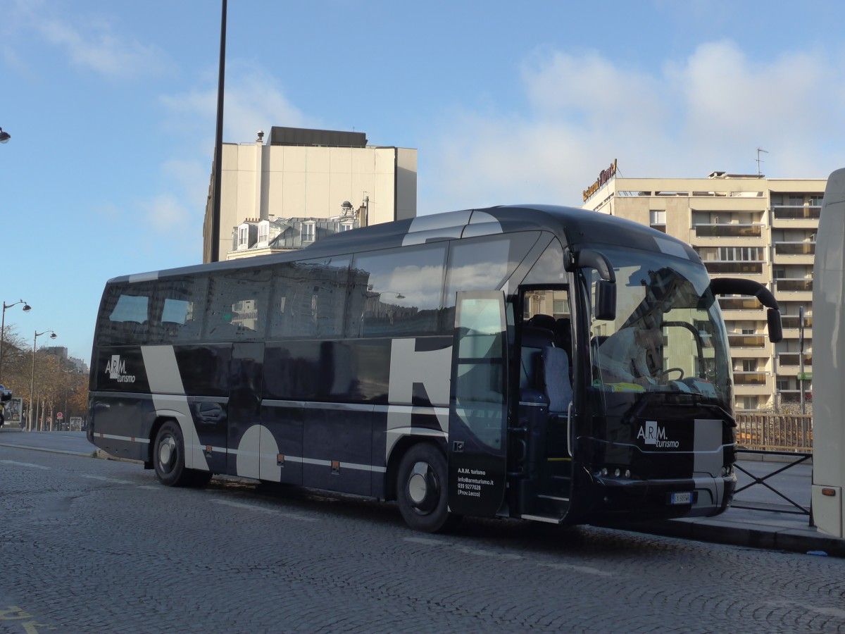 (167'338) - Aus Italien: A.R.M. turismo - EX-983 WR - Neoplan am 18. November 2015 in Paris, Gare Montmarnasse