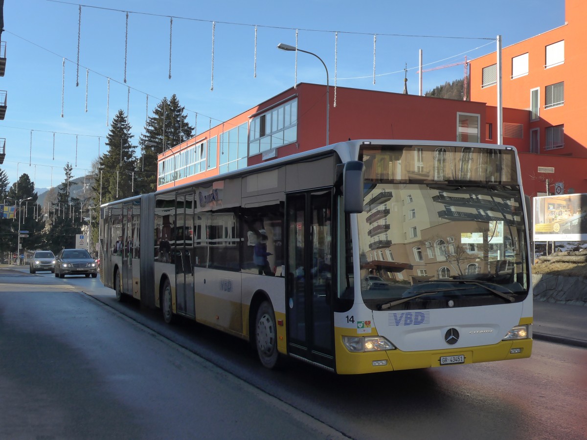 (167'799) - VBD Davos - Nr. 14/GR 43'451 - Mercedes am 19. Dezember 2015 beim Bahnhof Davos Dorf