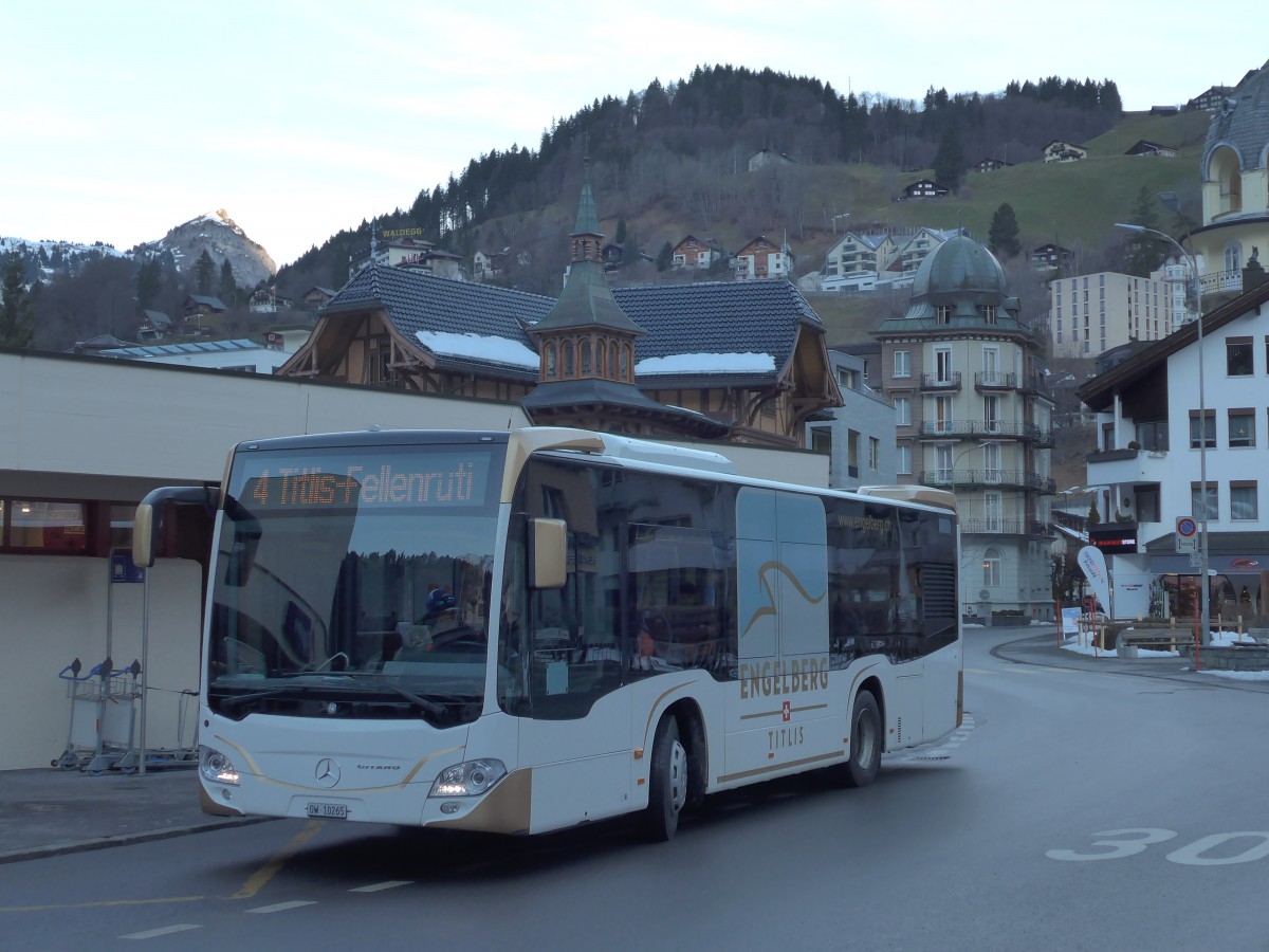 (167'882) - EAB Engelberg - Nr. 4/OW 10'265 - Mercedes am 25. Dezember 2015 beim Bahnhof Engelberg