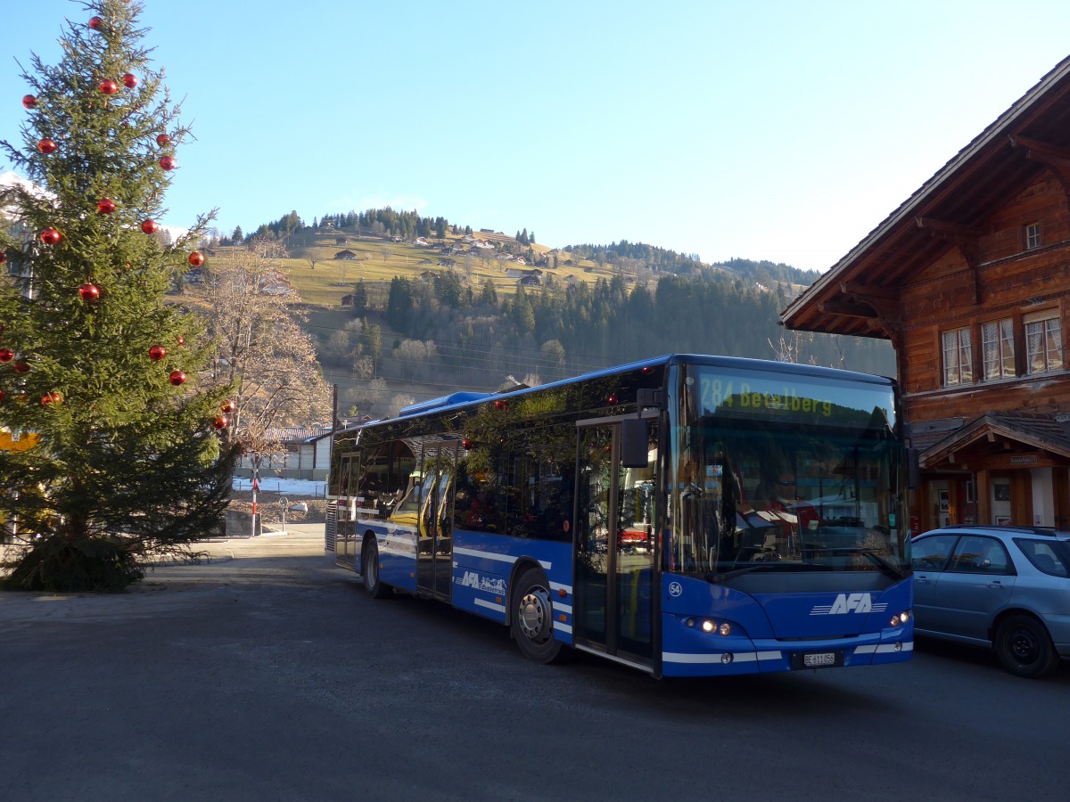 (168'048) - AFA Adelboden - Nr. 54/BE 611'056 - Neoplan (ex VBZ Zrich Nr. 243) am 27. Dezember 2015 beim Bahnhof Lenk