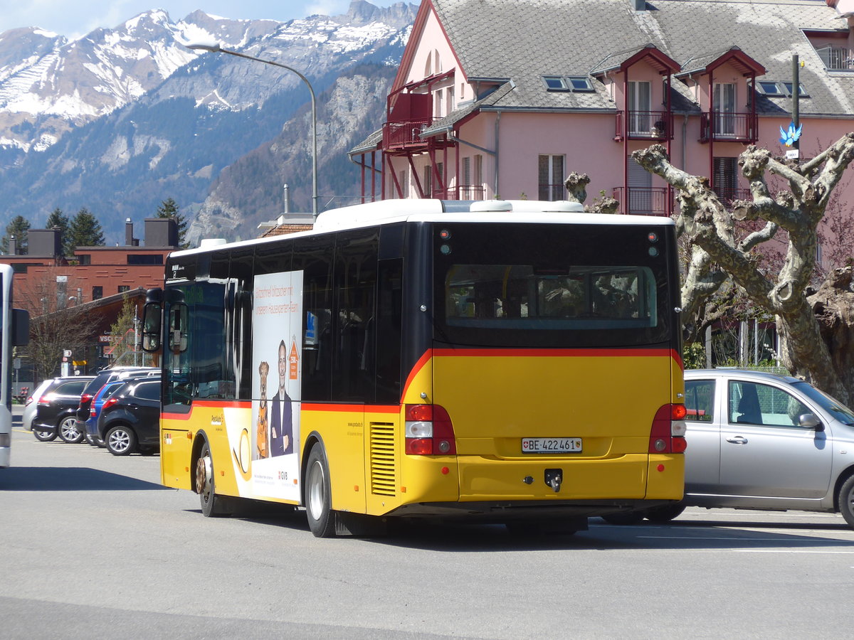 (169'840) - AVG Meiringen - Nr. 61/BE 422'461 - MAN/Gppel am 11. April 2016 beim Bahnhof Meiringen