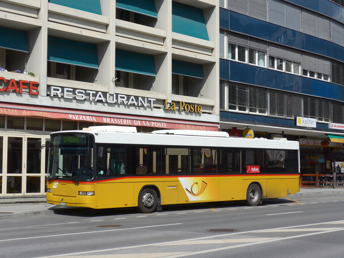 (170'224) - PostAuto Wallis - Nr. 3/VS 414'345 - Volvo/Hess (ex PostAuto Bern Nr. 512; ex P 25'678) am 24. April 2016 beim Bahnhof Sion