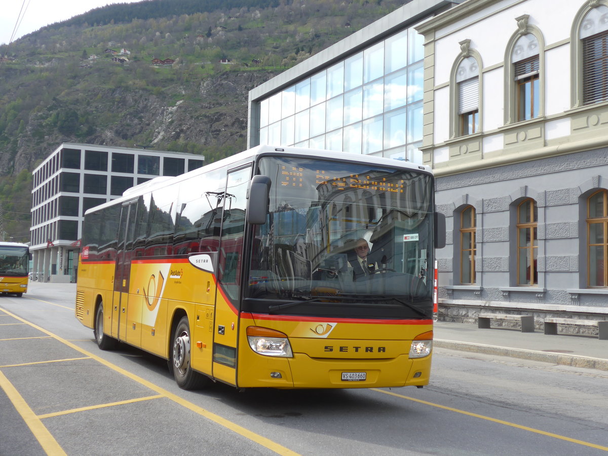 (170'230) - PostAuto Wallis - VS 403'660 - Setra am 24. April 2016 beim Bahnhof Brig