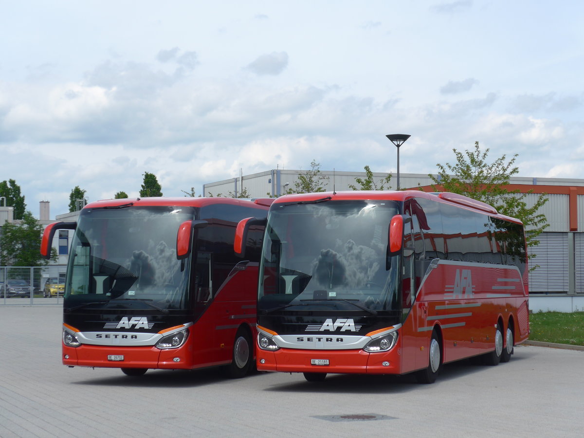 (171'188) - Fr die Schweiz: AFA Adelboden - Nr. 15/BE 26'702 + Nr. 16/BE 21'181 - Setra am 20. Mai 2016 in Neu-Ulm, Setrawerk