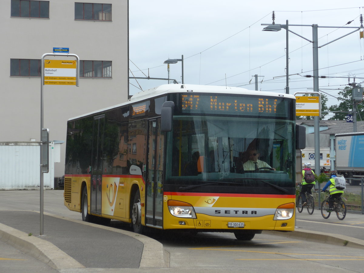 (171'775) - Wieland, Murten - Nr. 52/FR 300'635 - Setra am 13. Juni 2016 beim Bahnhof Ddingen