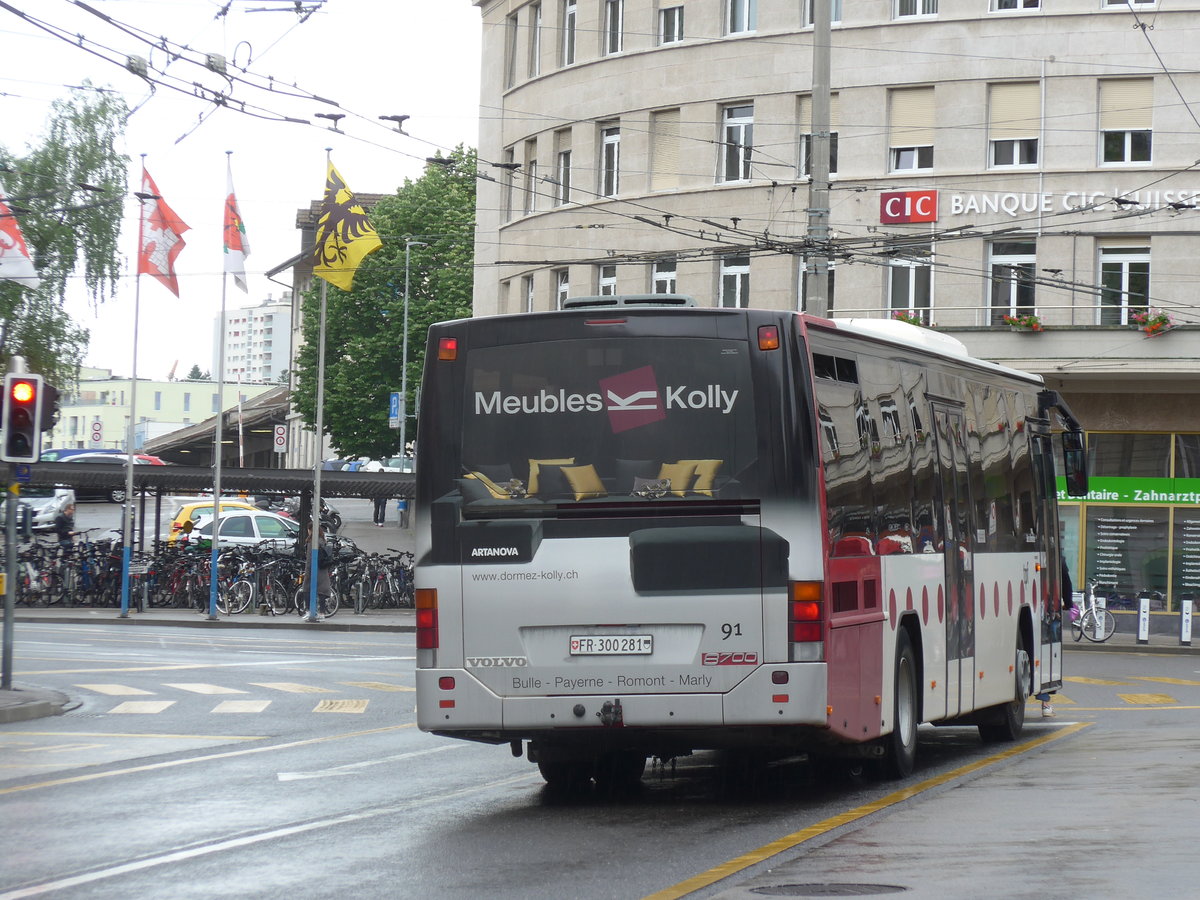 (171'787) - TPF Fribourg - Nr. 91/FR 300'281 - Volvo am 13. Juni 2016 beim Bahnhof Fribourg