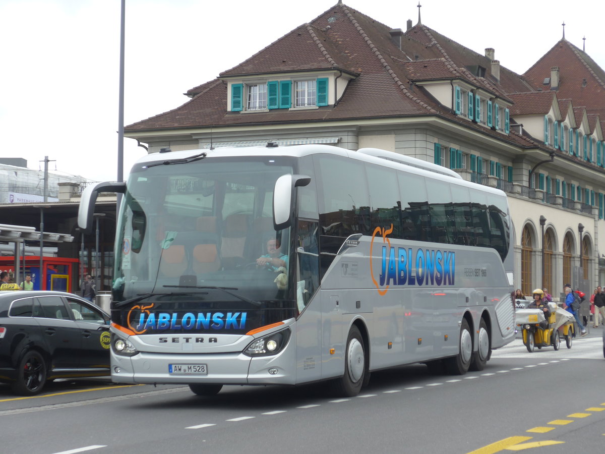 (171'932) - Aus Deutschland: Jablonski, Kirchsahr - AW-M 528 - Setra am 21. Juni 2016 beim Bahnhof Thun