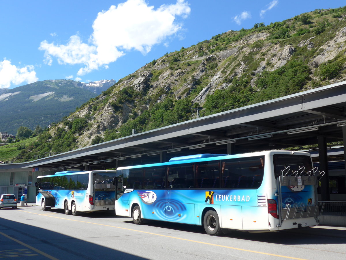 (172'738) - LLB Susten - Nr. 4/VS 38'004 - Setra am 3. Juli 2016 beim Bahnhof Leuk